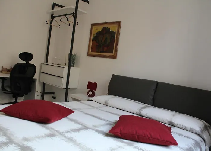 Falstaff Rooms & Suites